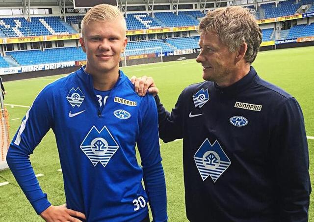 米体：家乡球队维亚雷焦深陷低迷，里皮对球员讲话鼓励他们（米体：维亚雷焦陷低谷，里皮向全队致辞鼓劲）