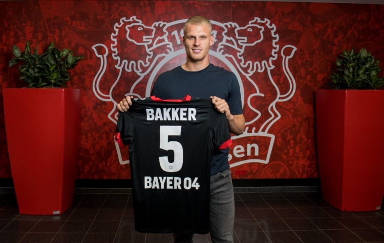 半场战报：海登海姆0-1门兴格拉德巴赫，凯文-迪克斯点射（半场战况：门兴格拉德巴赫1-0领先海登海姆，凯文-迪克斯点球破门）