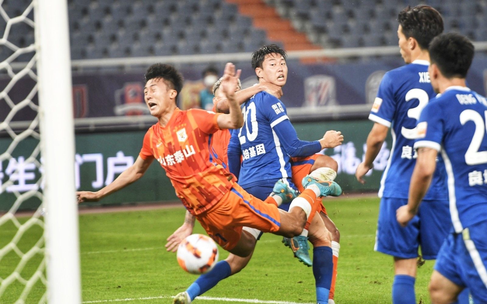 张庆鹏：里勒肘子将带伤出战 要向辽宁学习战术的默契&凶狠的防守（张庆鹏：里勒肘部带伤仍将出战，球队应向辽宁学习战术默契与强硬防守）