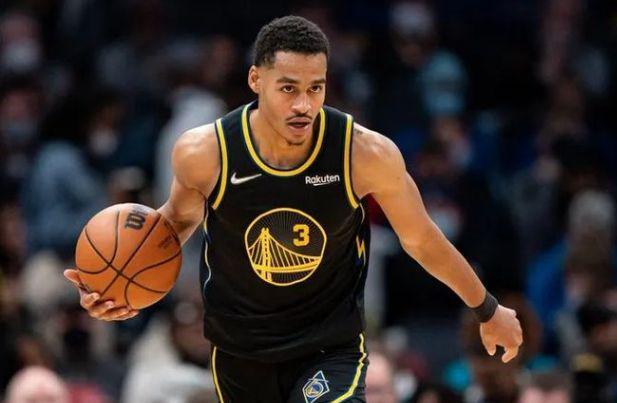 斯基拉：那不勒斯依然想租梅努，球员也想要获得更多出场机会（斯基拉：那不勒斯仍盼租借梅努，球员寻求更多出场时间）