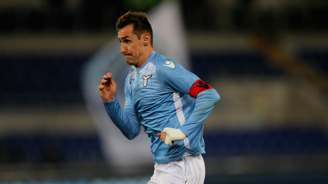 扎戈：托蒂睡觉打呼噜还说梦话；吐西蒙尼口水是因他故意挑衅（扎戈称：托蒂睡觉会打鼾还爱说梦话；向西蒙尼吐口水因对方刻意挑衅）