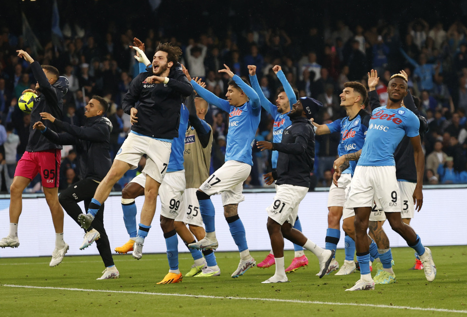 中超赛程更新：关注榜首之争,（中超最新赛程出炉：聚焦榜首大战）