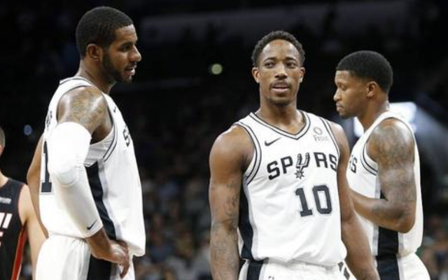 詹皇第20次圣诞大战：想陪家人却使命必达，荣誉与期待并存（詹皇圣诞第20战：牵挂家庭仍不负使命，荣耀与期待同在）