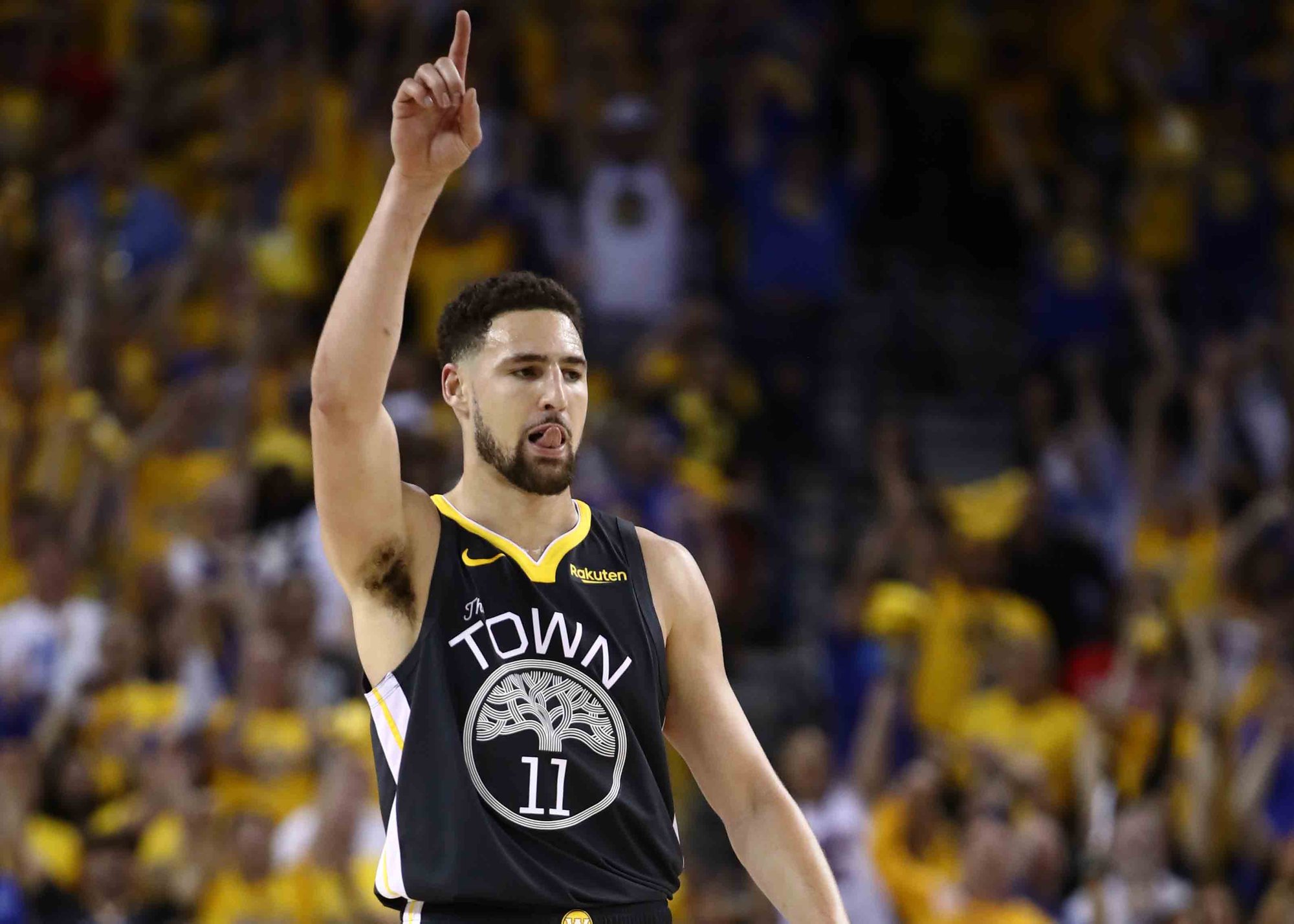 篮网队历史性时刻：克拉克斯顿单赛季至少2次三双（克拉克斯顿创造篮网队史纪录：单季至少两次三双）