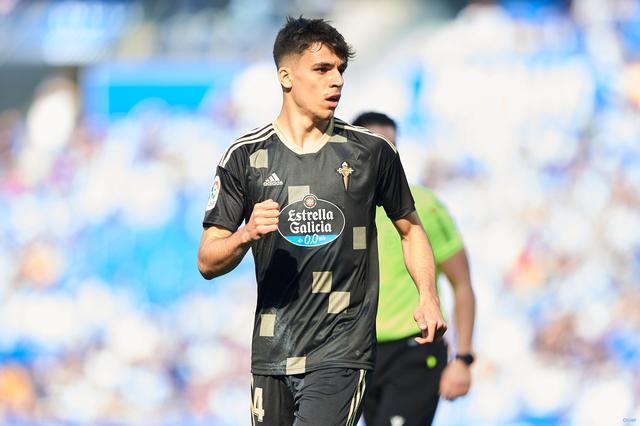 足坛曝出重磅转会，多队加入抢人大战（足坛传出重磅转会，多队掀起抢人风暴）