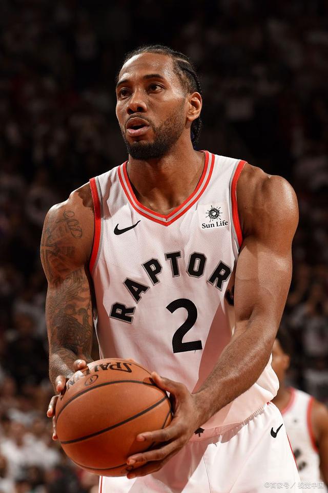 哈登爆砍55分刷新队史纪录 快船客场擒黄蜂终结三连败（哈登轰下55分改写队史纪录，快船客胜黄蜂止住三连败）