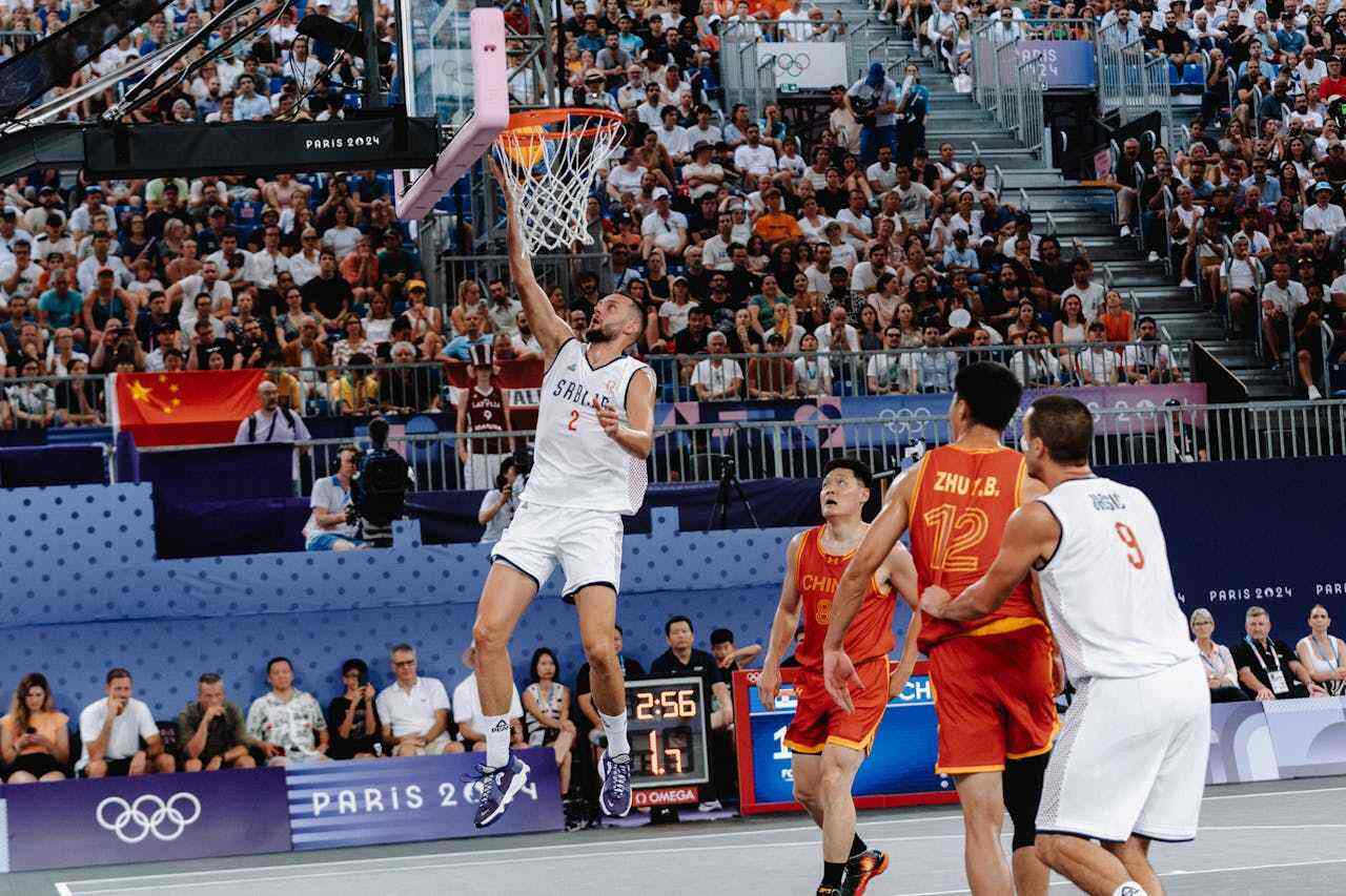 李金羽：今年的联赛看到了积极的改变，明年我们的困难会更多（李金羽：本赛季呈现积极转变，来年挑战将更严峻）