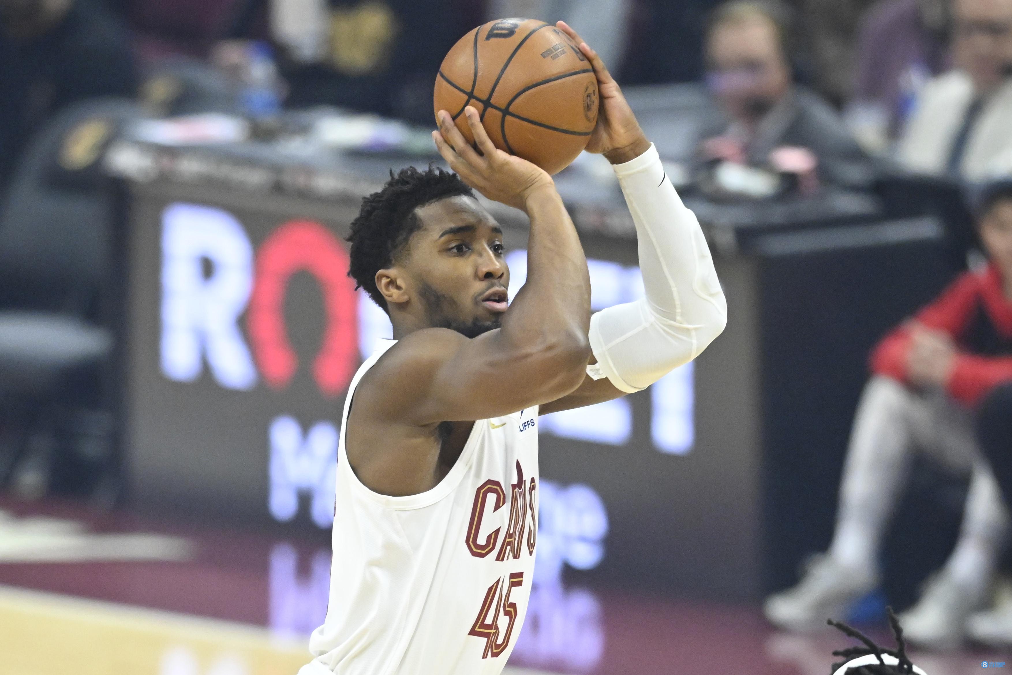 韩国杯半场：李洞俊补时收空门大礼建功，光州暂0-1全北（韩国杯半场：李洞俊补时推空门得手，全北暂1-0领先光州）