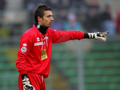 欧冠本周最佳阵容：马杜埃凯、孔德、格林伍德、卡尔在列（欧冠本周最佳阵容出炉：马杜埃凯、孔德、格林伍德、卡尔入选）