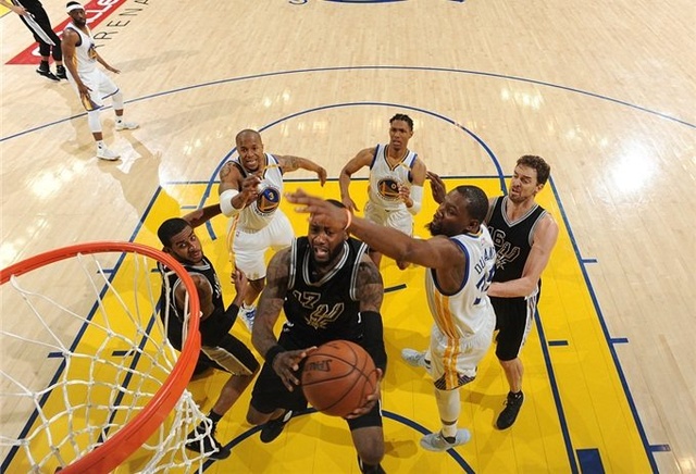 追梦谈与科尔吵架：当时情绪失控了，最好的办法是让我先离开（追梦回顾与科尔争执：情绪失控时，先离开是最好的选择）