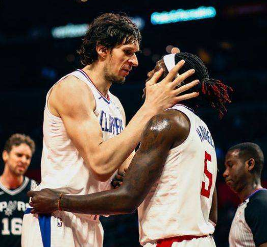 记录报：本菲卡冬窗策略明确，未引援前不会卖出两位潜力新星（记录报：本菲卡冬窗方针已定，未完成引援前不出售两名潜力小将）