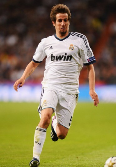 用冠军告别！雷速海报：布斯克茨&阿尔巴完成最后一舞，正式退役（以冠军谢幕！雷速海报：布斯克茨与阿尔巴上演最后一舞，正式挂靴）