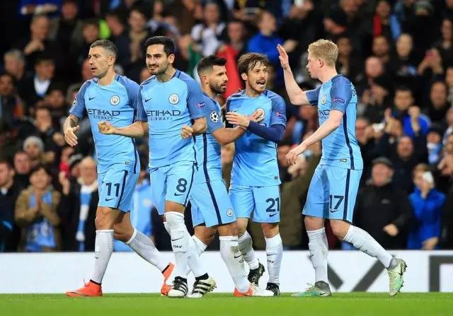 新鹏城队将于11月14日举办球迷开放日活动，今天14点开启报名（新鹏城队球迷开放日定档11月14日，报名通道今日14时开启）