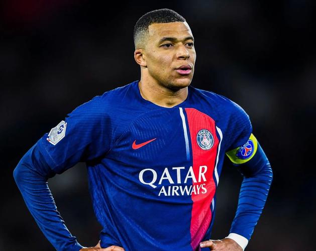 国安刚拿到足协杯冠军，就要给新帅准备三份引援大礼，值得期待（国安捧起足协杯，新帅将获三重引援厚礼，拭目以待）