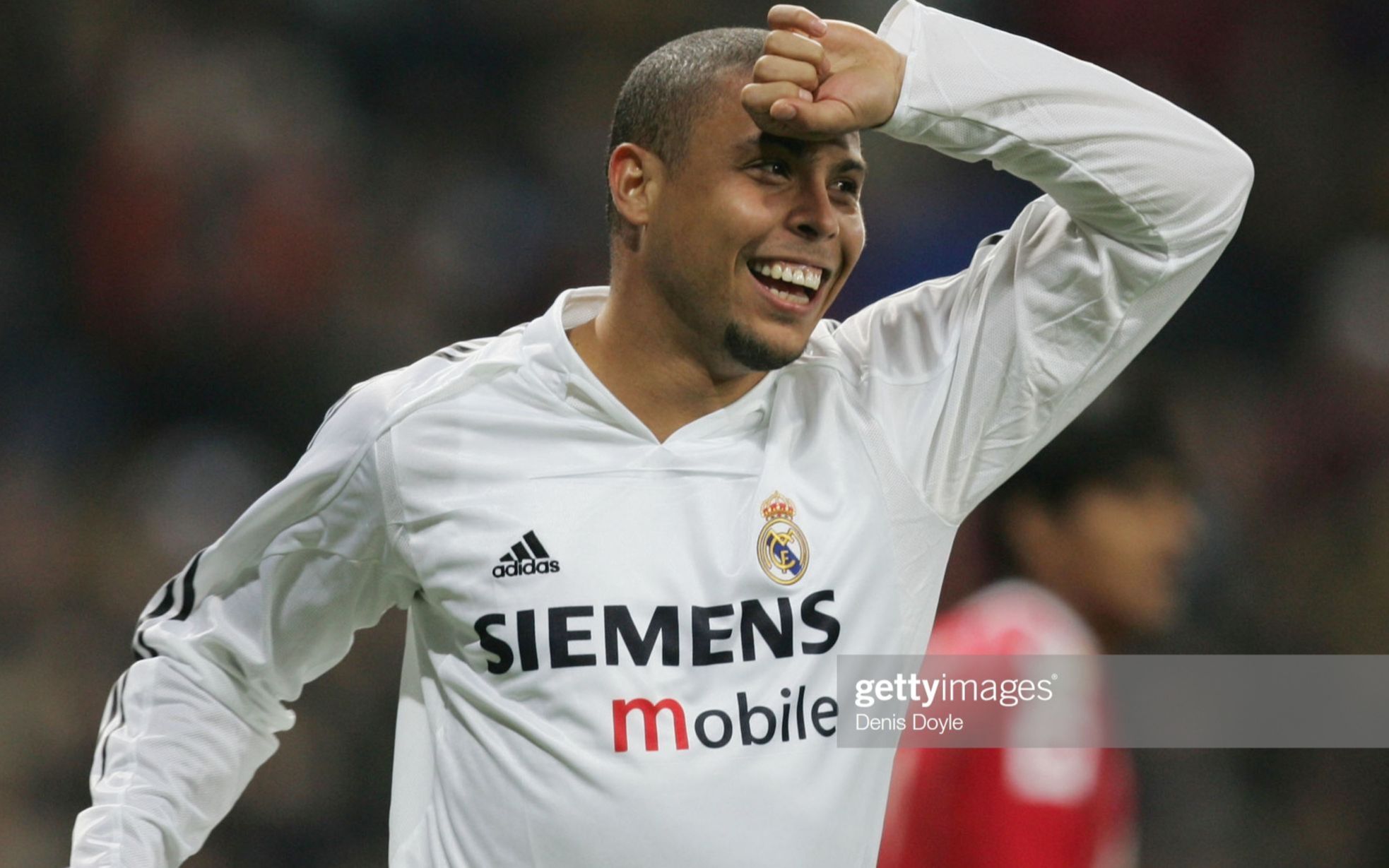 这胳膊太长了！文班背后偷袭轻舒猿臂抢断 卡斯尔快攻暴扣打停（臂展拉满！文班背后偷球长臂一探断下 卡斯尔快攻重扣逼暂停）