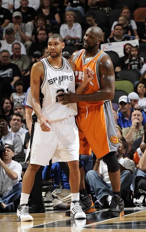 海港收官战闷平！媒体人热议：悲壮且幸运，没陈威早完蛋了（海港收官战闷平，媒体热议：悲情又走运，若无陈威恐已不保）