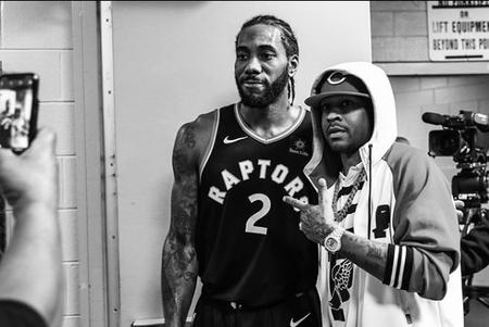 篮球勇士队内三分比赛，球星夺冠（勇士队内三分大赛，球星折桂）