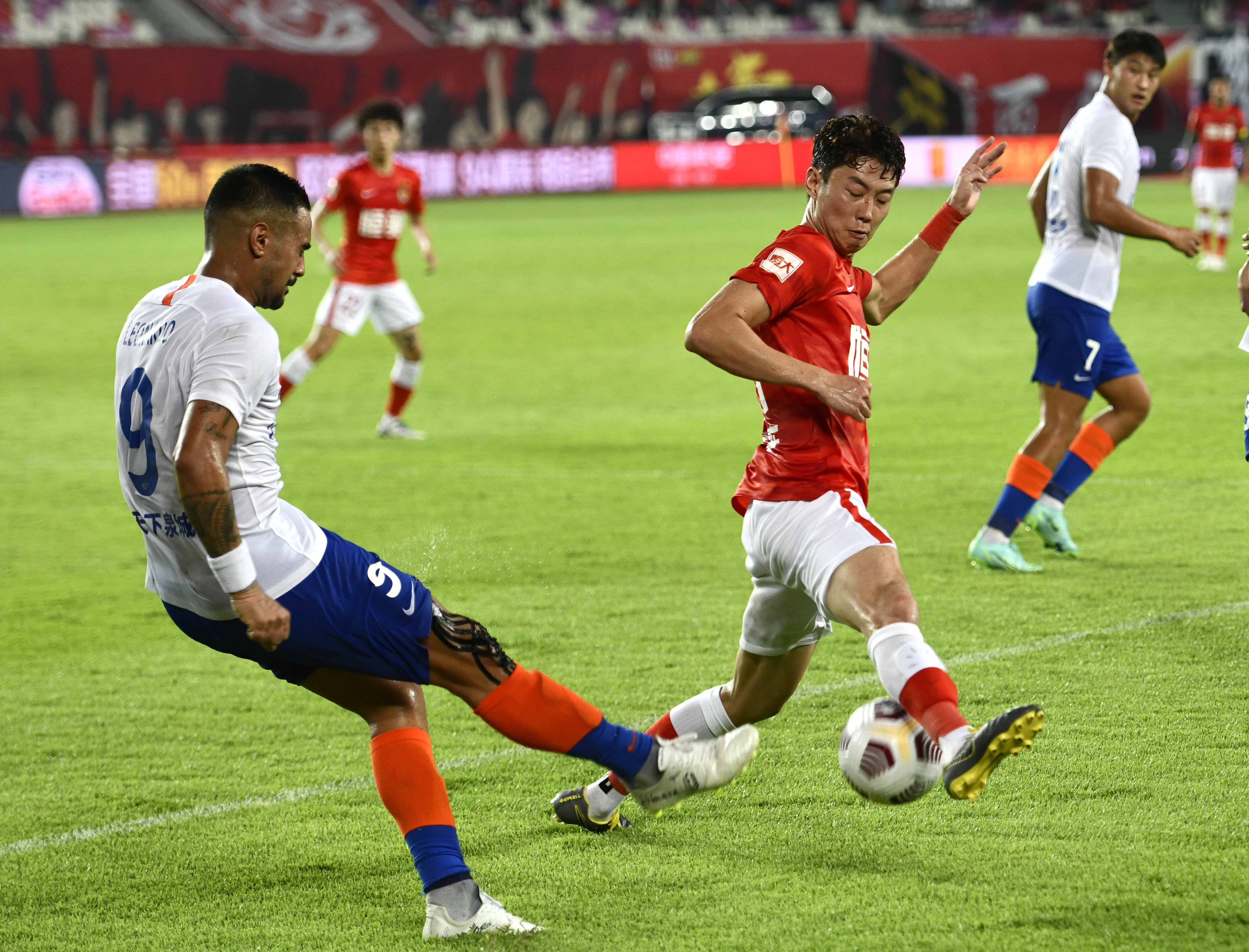 40岁后单场25+5+5场次詹姆斯达16次，历史断档第一（詹姆斯40岁后已16次砍下25+5+5，历史断档第一）