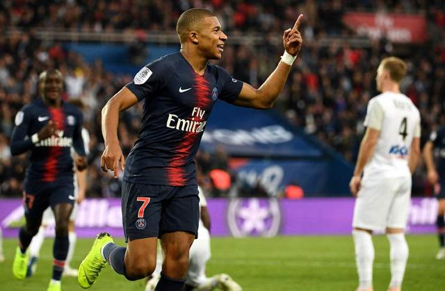 韦瑟斯庞&米奇合砍42分，难阻青岛遭遇赛季首败（韦瑟斯庞与米奇联手轰42分，青岛仍吞赛季首败）