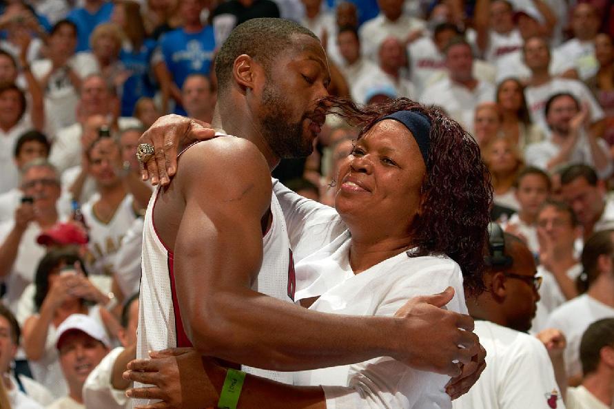 欧冠淘汰赛前瞻：巴萨客场挑战曼联,（欧冠淘汰赛前瞻：巴萨客战曼联）